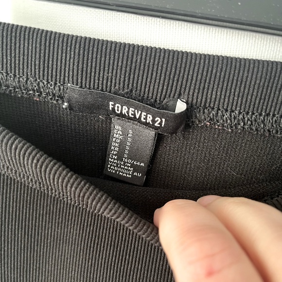 Forever 21 black mini skirt - Picture 4 of 4